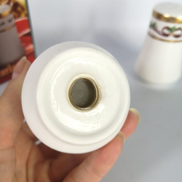 Vtg Royal Heritage Collection Winter Garland Christmas Salt & Pepper Shakers - Picture 4 of 6